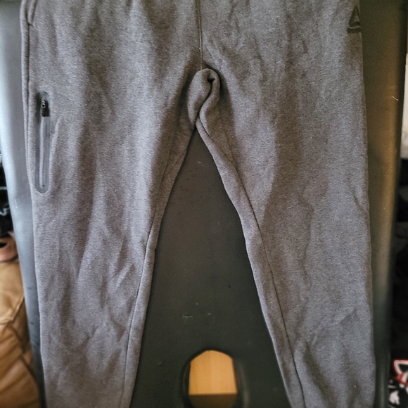Medium womens reebok sweat pants - Picture 3 of 3